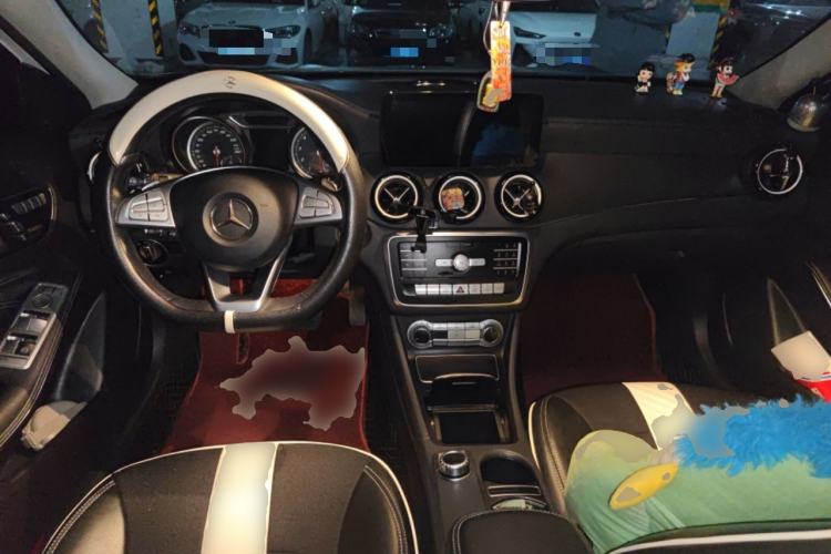 Used Mercedes-Benz GLA 2019 GLA 200 Fashion Model Center Console