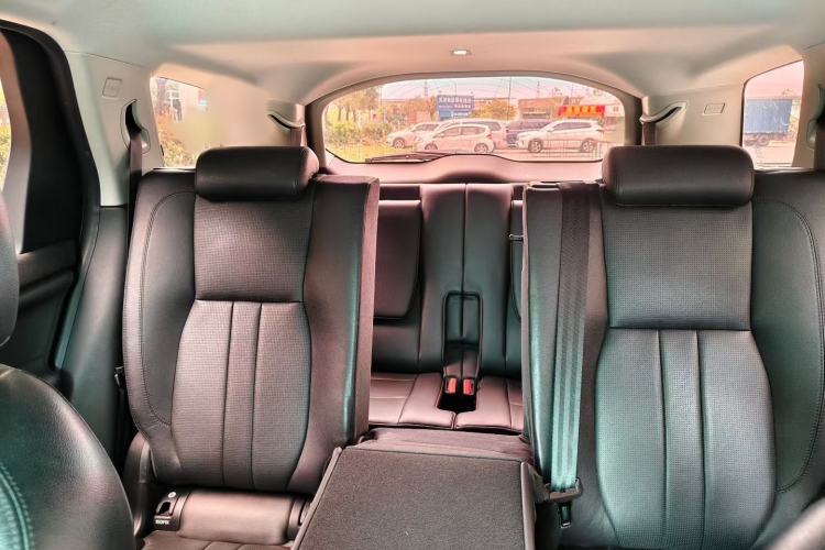 Used Land Rover Discovery Sport 2018 240 PS HSE Version Interior 4