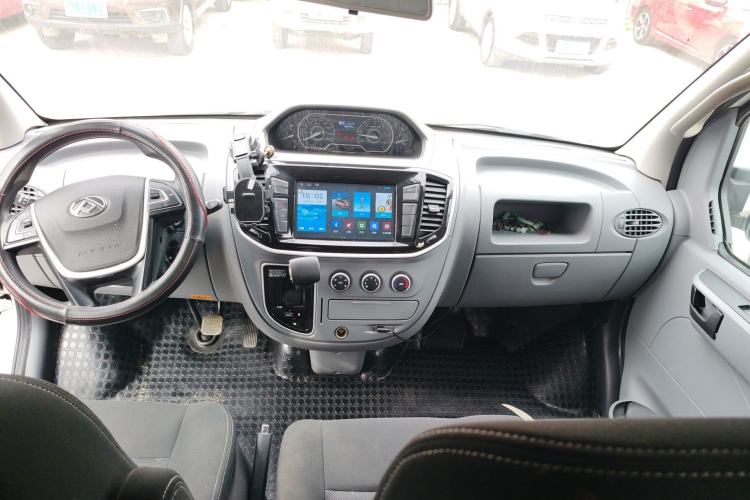 Used SAIC MAXUS Xintu V80 2023 2.0T AMT Classic Aoyuntong Short Wheelbase Ultra-Low Roof 5/6-Seater
