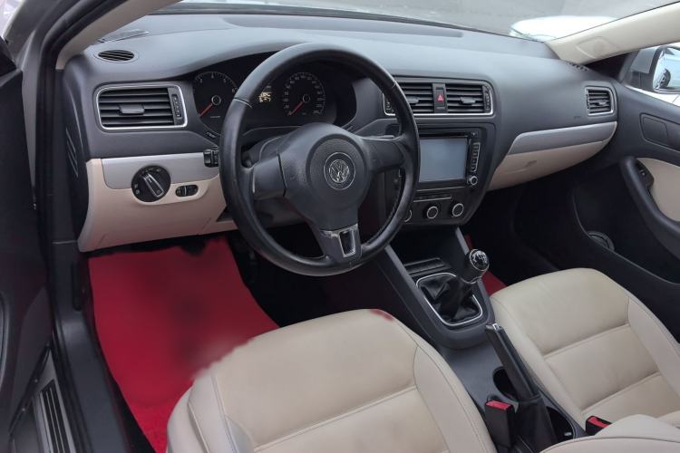 Used Volkswagen Sagitar 2014 1.6L Manual Comfort Model
