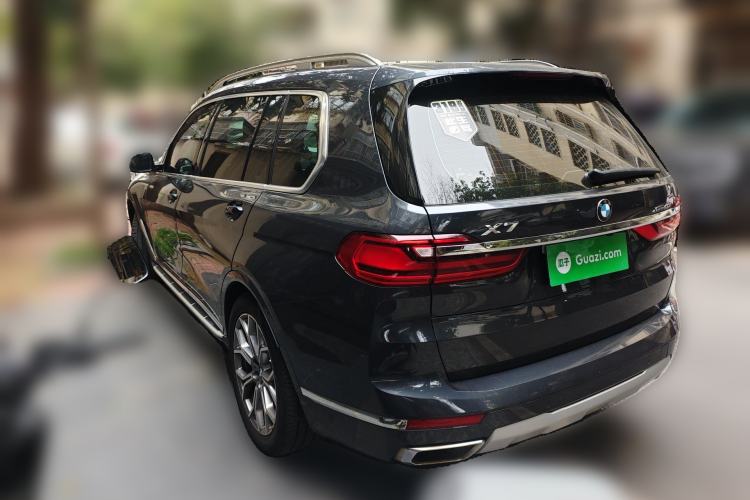 Used BMW X7 2021 xDrive40i Luxury Package with Leading Features Rear Left 45 Deg