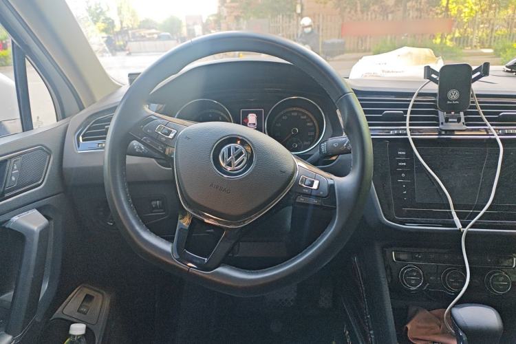 Used Volkswagen Tiguan L 2020 330TSI Automatic Two-Wheel Drive Smart Luxury Edition China VI Standard Steering Wheel