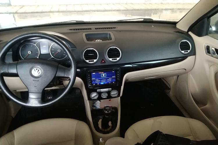 Used Volkswagen Lavida 2008 1.6L Manual Premium Edition Center Console