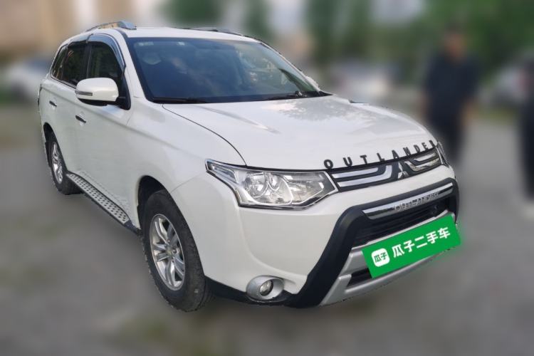 Used Mitsubishi Outlander 2013 2.0L 4x4 Urban Navigation Edition 5 Seats Front Right 45 Deg