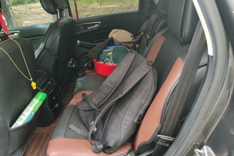 Used Ford Edge 2015 2.0T GTDi Two-Wheel-Drive High-Line Version
