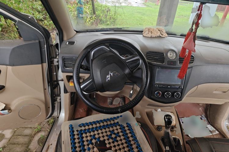 Used Wuling Hongguang 2014 1.2L S Comfort Model China IV
