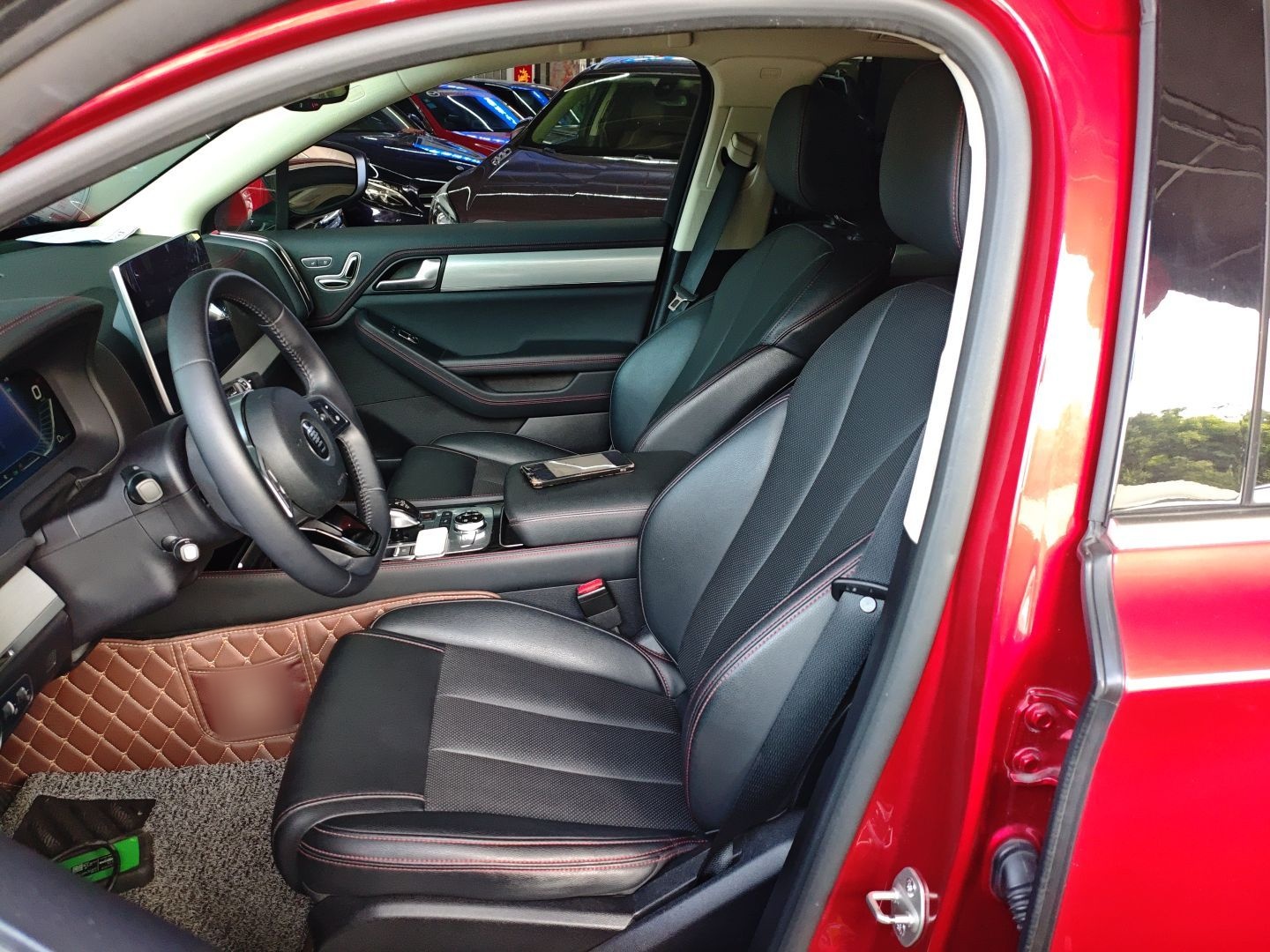 المقاعد الأمامية داخل السيارة