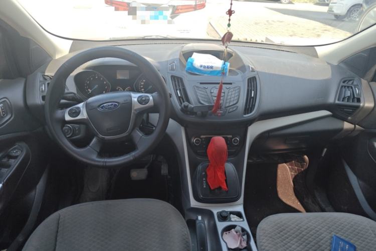 Used Ford Kuga 2015 1.5L GTDi Two-Wheel-Drive Comfort Model Center Console