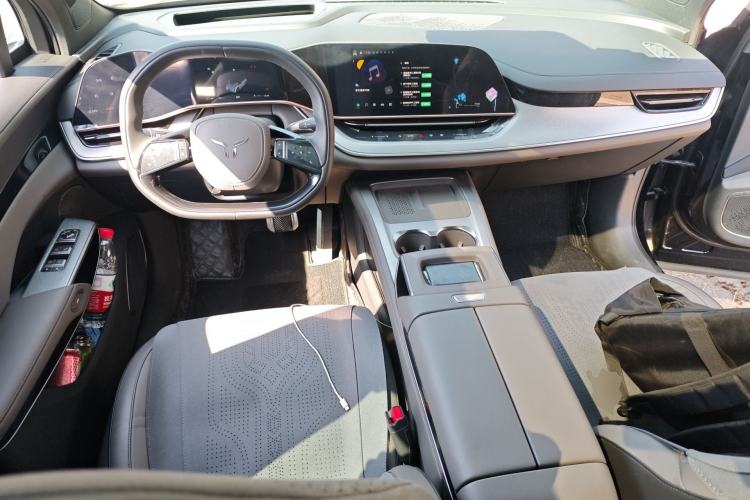 Used Hongqi Tiangong 08 2025 565 All-Wheel-Drive Pioneer Edition Center Console