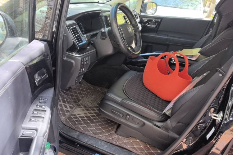 Used Honda Elysion 2019 2.0L Hybrid Luxury Edition Driver Seat