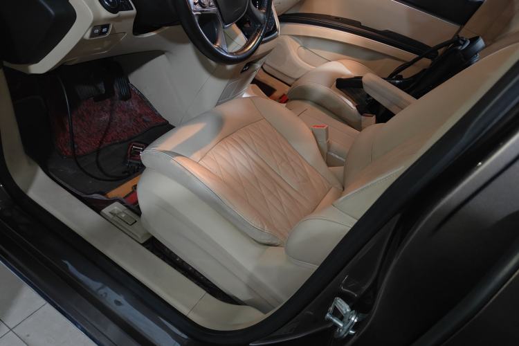 Used Buick GL8 2023 Facelifted Land Cruiser Executive Luxury Version
