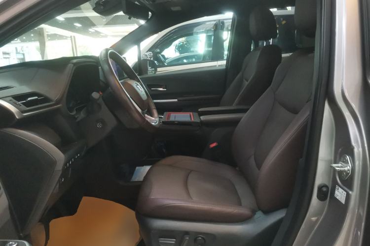 Used Toyota Sienna 2023 2.5L Hybrid Platinum Edition