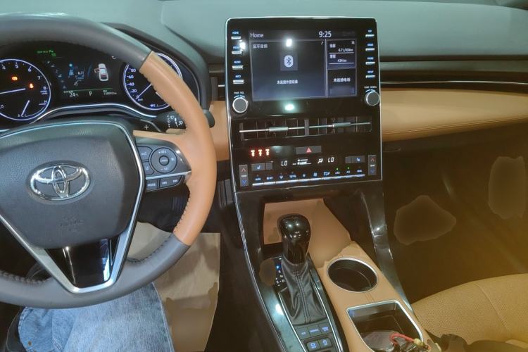 Used Toyota Avalon 2019 2.5L Touring Premium Version China VI Standard Center Console