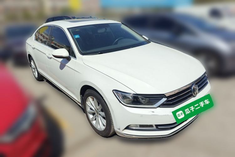 Used Volkswagen Magotan 2017 330TSI DSG Leading Model Front Right 45 Deg