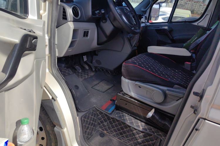 Used JAC Group Sunray 2021 2.0T Fuel-Efficient King Logistics Van Long Wheelbase D20TCIF1 Driver Seat