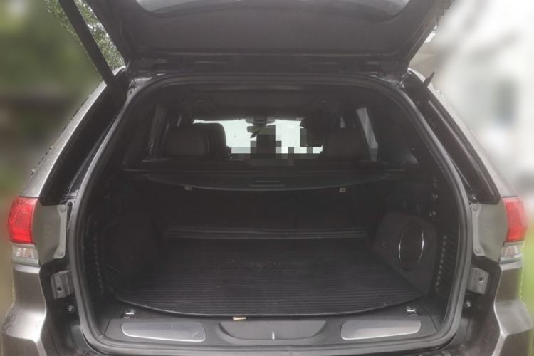 Used Jeep Grand Cherokee 2017 3.0L Comfort Navigation Edition Trunk