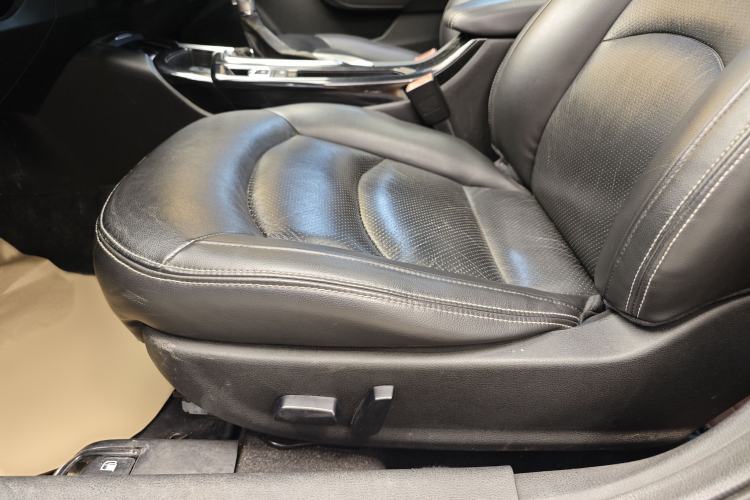 Used GAC Trumpchi GA6 2015 1.8T DCT Luxury Navigation Model Interior 1