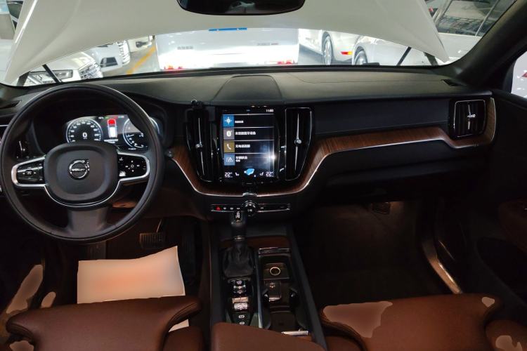 Used Volvo XC60 2021 T5 4x4 Smart Luxury Edition