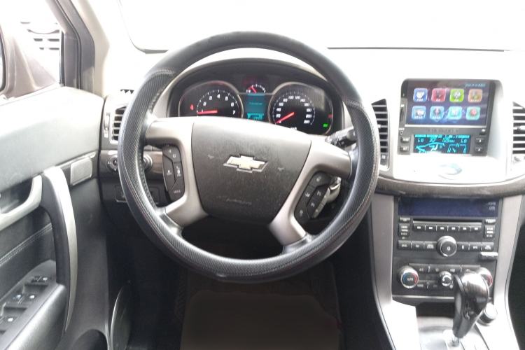 Used Chevrolet Captiva 2015 2.4L 4x4 Flagship Edition 7-Seater Steering Wheel
