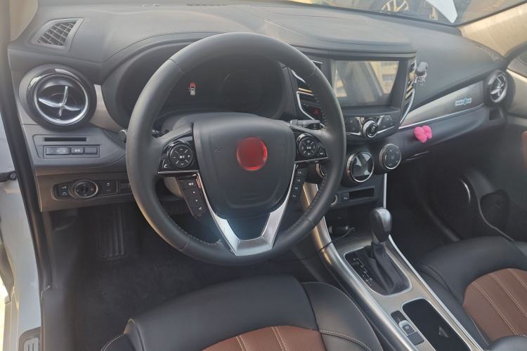 Used BYD Song 2018 1.5TID Automatic Smart Connect Prestige Model Center Console