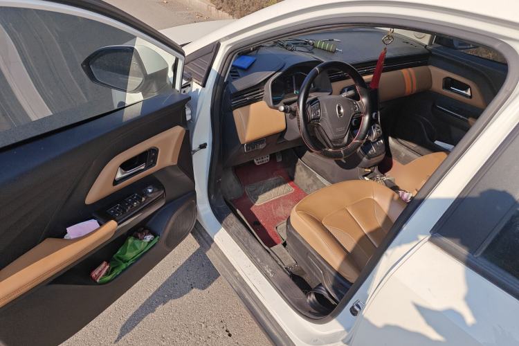 Used ORA iQ 2018 High-Range Version Smart Connectivity Model