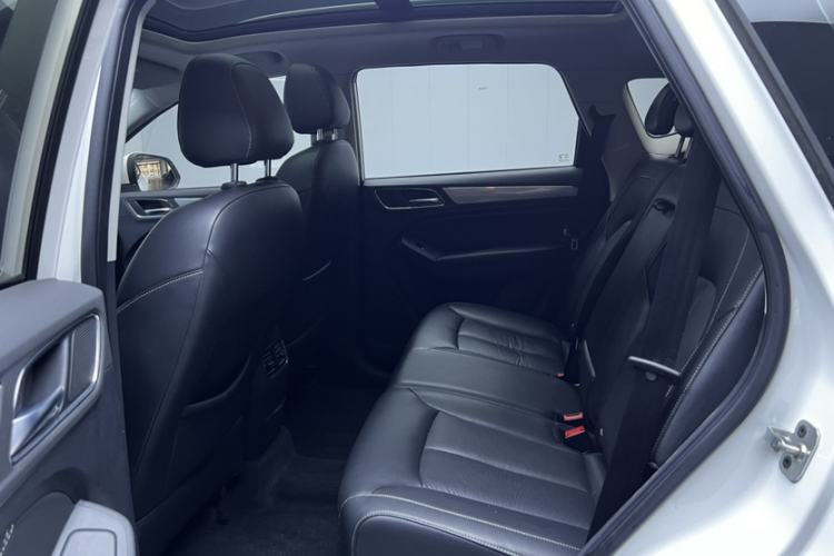 Used Roewe RX5 2016 20T Two-Wheel Drive Automatic Internet Smart Edition
