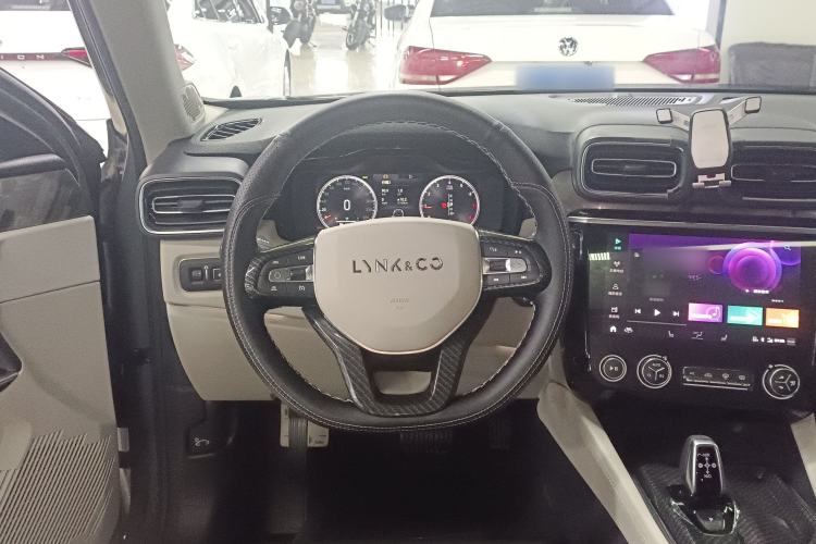 Used Lynk & Co 02 2019 High-Energy Edition 2.0T Automatic Two-Wheel Drive Shine Pro Edition China VI Standard Steering Wheel