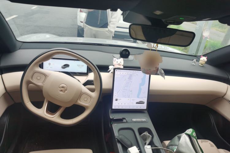 Used Nio ET5 2024 75 kWh Center Console