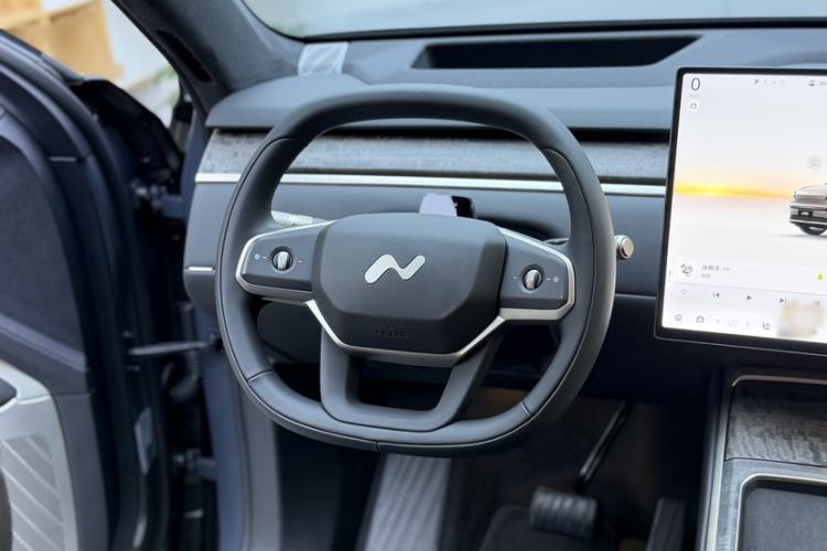 Used ONVO Luxeed L90 2025 Model—Max Six-Seater Version
