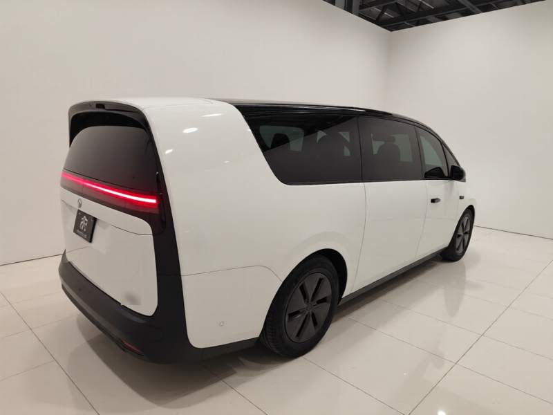 Used Li Auto MEGA 2025 Ultra Smart Refreshed Edition — 5