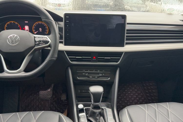 Used Volkswagen Tiguan L 2022 330TSI Automatic Two-Wheel Drive Smart Edition Audio And AC Panel