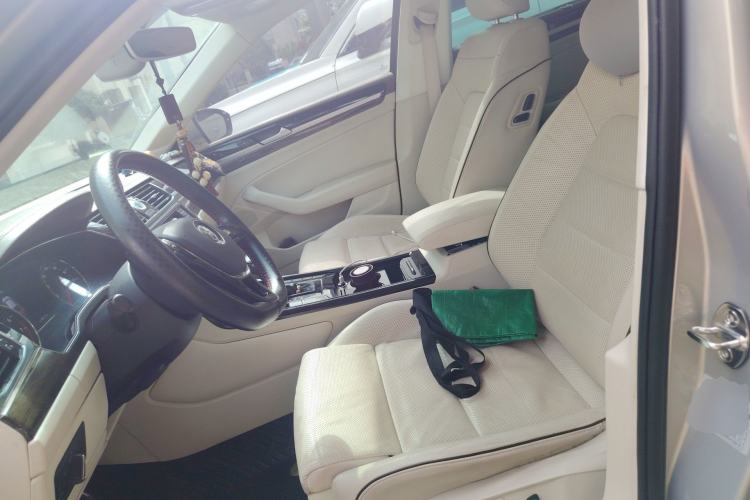 Used Volkswagen Phideon 2016 380TSI Two-Wheel-Drive Luxury Edition
