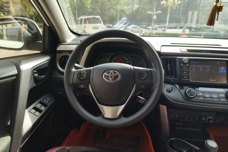 Used Toyota RAV4 2019 2.0L CVT Two-Wheel Drive Comfort Edition China VI Standard Steering Wheel