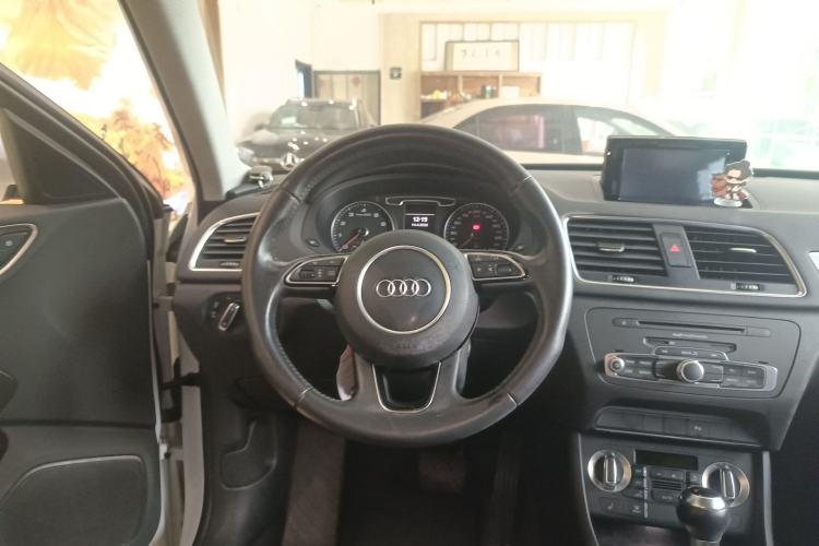 Used Audi Q3 2015 35 TFSI Comfort Model Steering Wheel