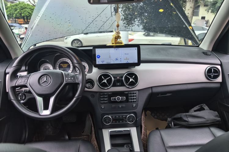 Used Mercedes-Benz GLK-Class 2013 Facelift GLK 300 4MATIC Fashion Edition Center Console