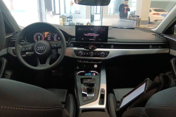 Used Audi A4L 2022 40 TFSI Fashion Dynamic Model Center Console