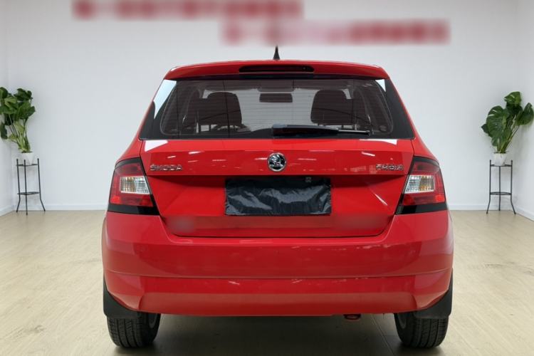 Used Skoda Fabia 2016 1.4L Automatic Car Enjoy Edition Exterior 1