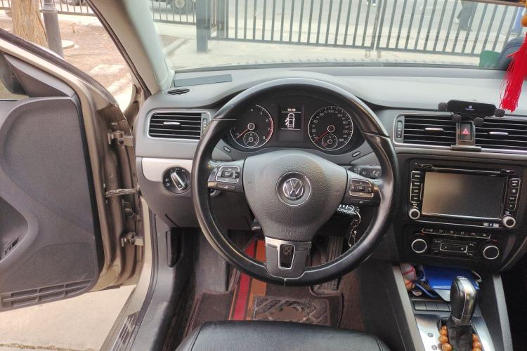 Used Volkswagen Sagitar 2014 Revised Version 1.4TSI Automatic Luxury Edition
