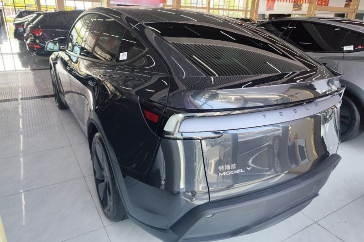 Used Tesla Model Y 2025 Rear-Wheel-Drive Version
