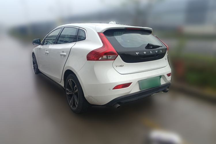 Used Volvo V40 2016 T4 Smart Luxury Edition