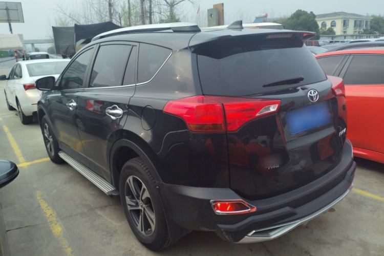 Used Toyota RAV4 2015 2.0L CVT Two-Wheel Drive Fashion Edition
