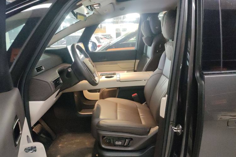 Used Li Auto MEGA 2024 Ultra Model
