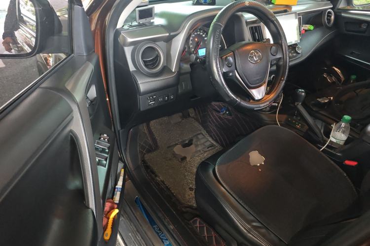 Used Toyota RAV4 2016 2.0L CVT Two-Wheel Drive Fashion Edition China V Standard
