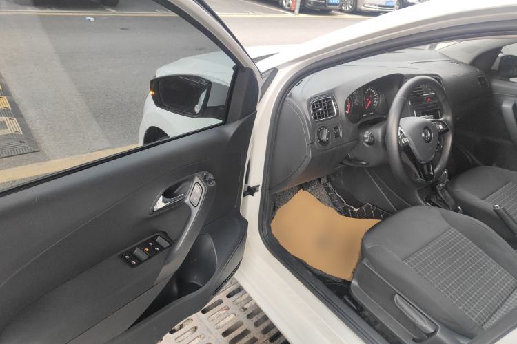 Used Volkswagen Polo 2016 1.6L Automatic Comfort Model