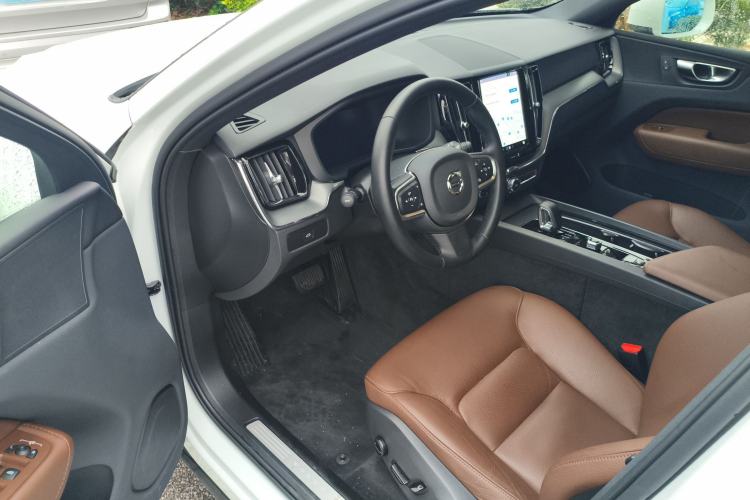 Used Volvo XC60 2025 B5 4x4 Smart Luxury Edition
