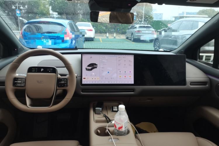 Used Li Auto Li Auto i6 2025 Model Two-Wheel-Drive Standard Type
