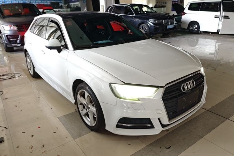 Used Audi A3 2019 Sportback 35 TFSI Fashion Edition China VI Emission Standard Front Right 45 Deg