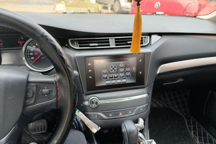 Used Peugeot 408 2015 1.2T Automatic Luxury Edition Center Console