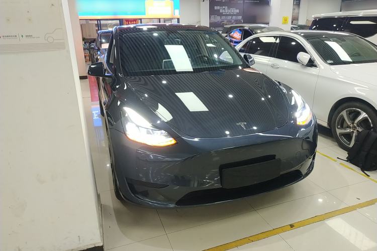 Used Tesla Model Y 2024 Rear-Wheel-Drive Version Front Right 45 Deg