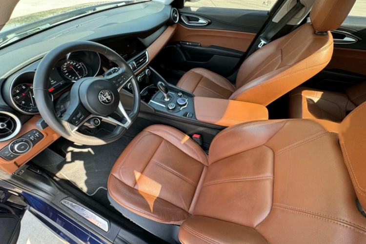 Used Alfa Romeo Giulia 2017 2.0T 200HP Luxury Edition
